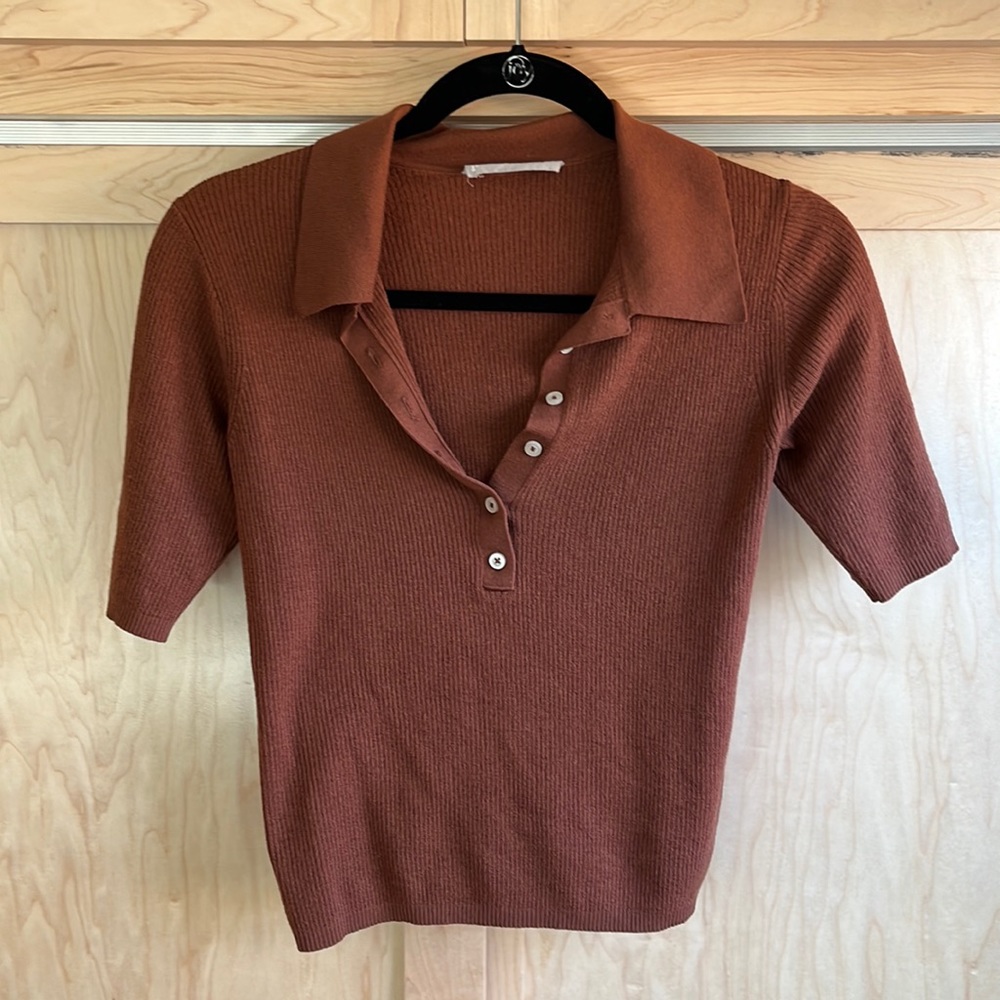 Everlane short sleeved knit cropped polo.